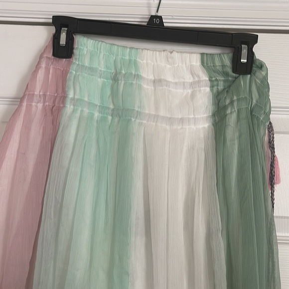 Flowy sheer pink and green skirt - Picture 5 of 5